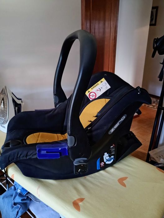 Carrinho de bebê e alcofa