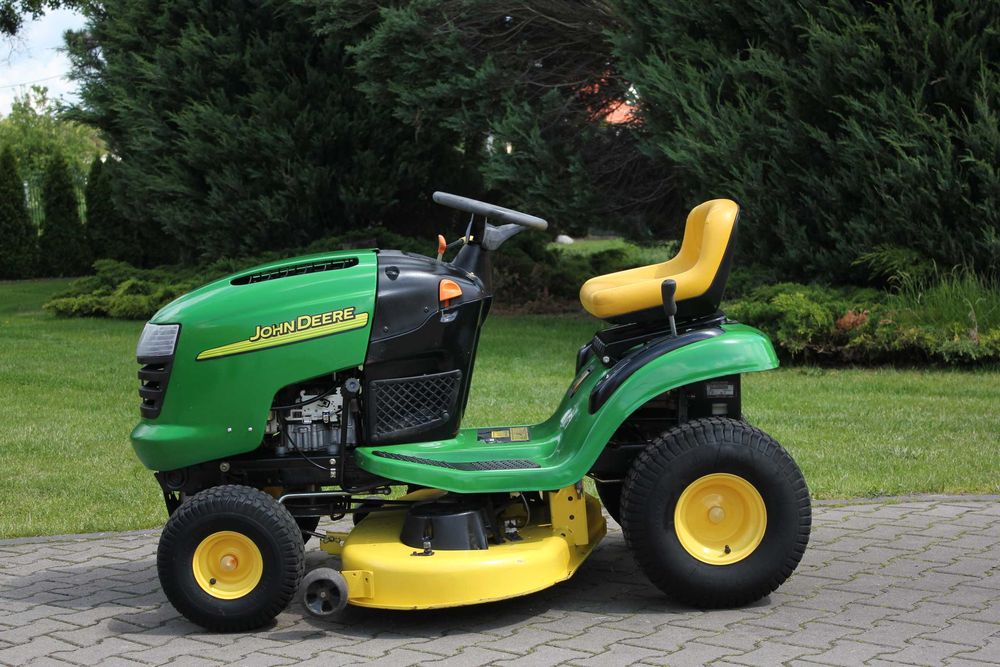 John Deere L 105 L105  Briggs & Stratton TRAKTOREK Kosiarka