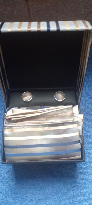 Продам подарочный набор галстука.3 в 1 Фирмы GARETTI