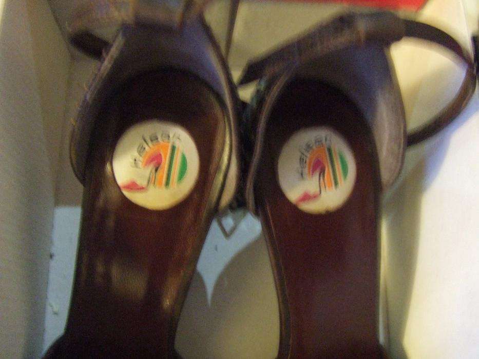 Sandalia Helsar em pele de cobra verdadeira T.36