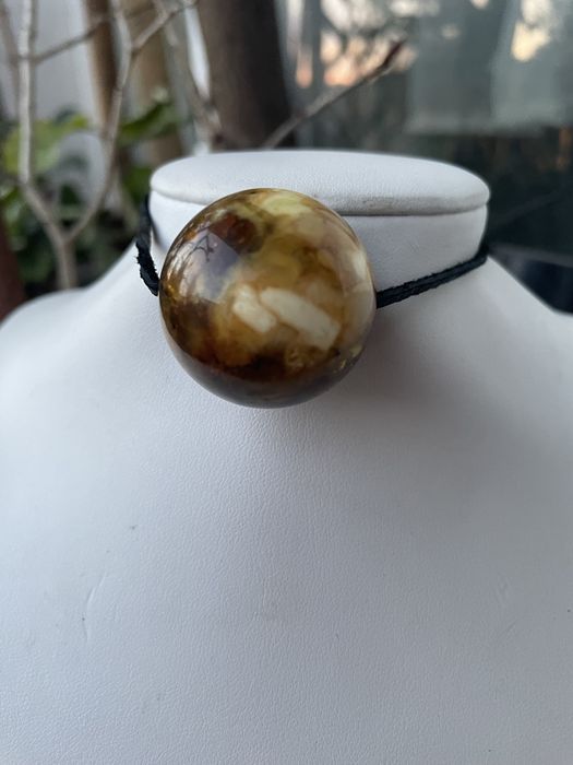 Nowy wisior kula, z naturalnego bursztynu 3 cm