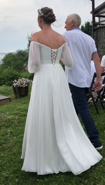 Весільна сукня дуже гарна і ніжна