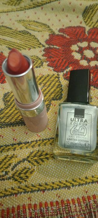 Продам новый лак и помадку,фирмы  Avon!!