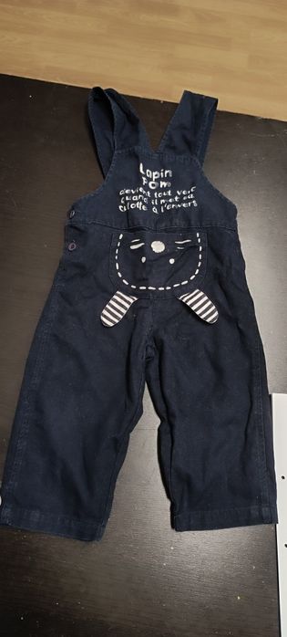 Calças jardineiras marca Chicco . Usado. Para 18 meses.