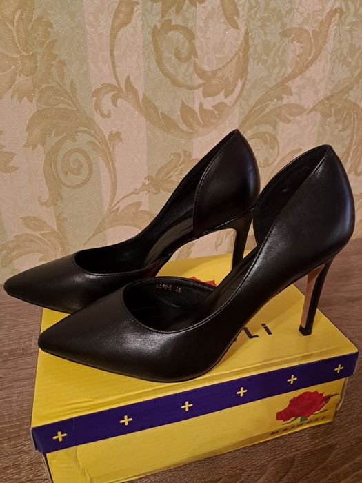 Туфли (новые). Цена за три пары