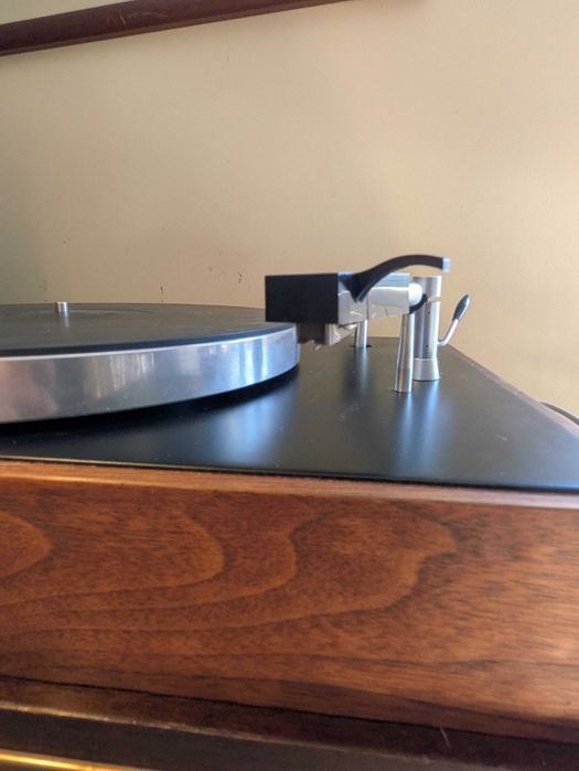 Vendo Dois Gira discos. Acoustic Research AR XA e Project Debut III