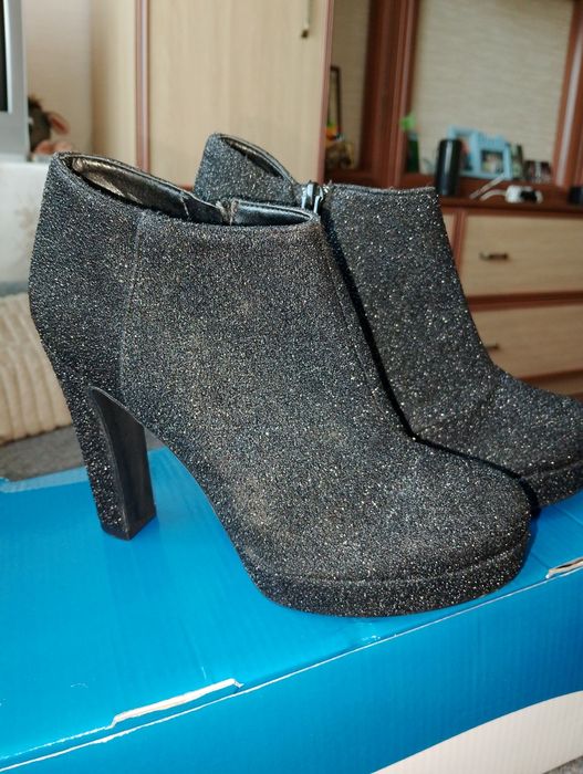 Нові жіночі ботинки 35розміру