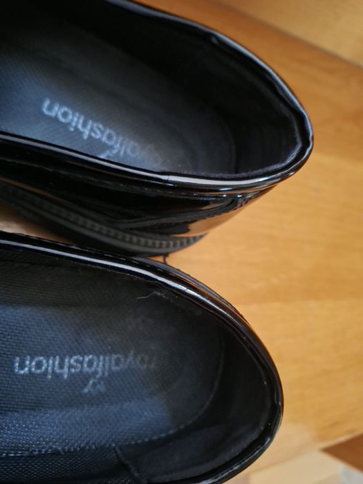 Buty damskie lakierowane używane 36