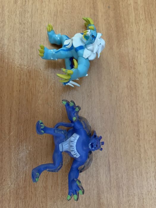 Bonecos “INVIZIMALS” (2)