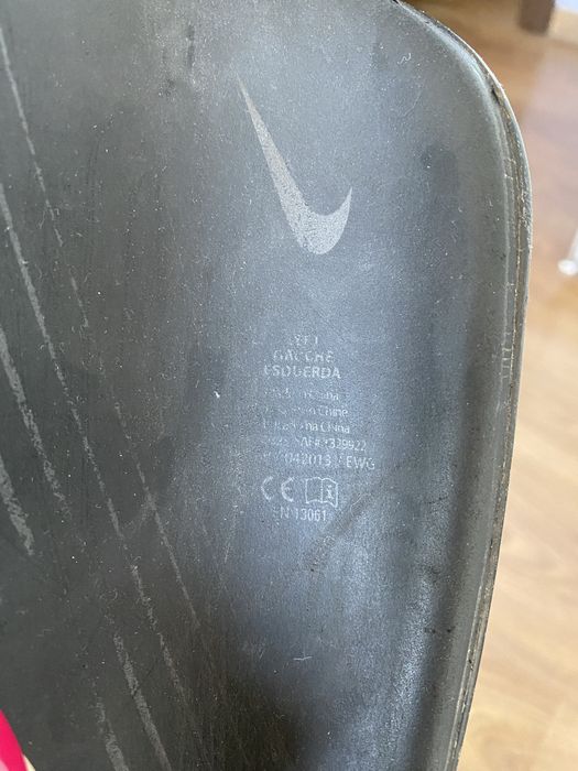 Nagolenniki piłkarskie Nike