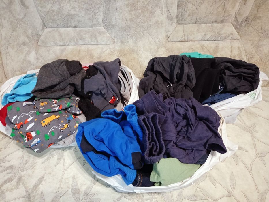 Отдам бесплатно вещи на мальчика