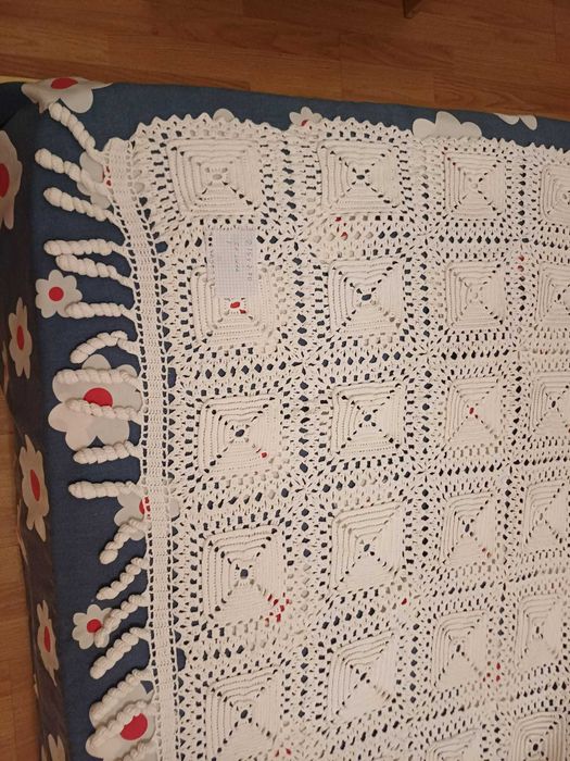 Colcha bordada para cama de casal