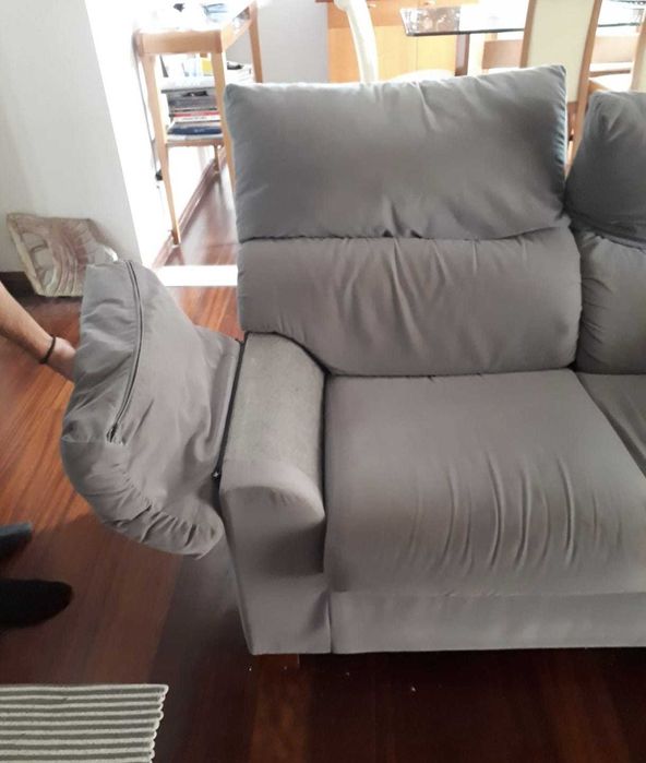 Sofá de 2 lugares, couro natural nobuck, com encostos de cabeça ajustáveis – muito bom estado