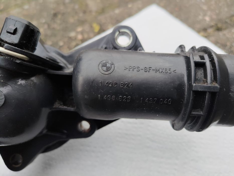 Termostat z czujnikiem i wężem BMW M54B30