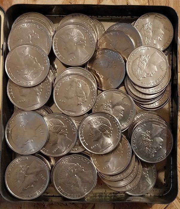 Moedas: 75 moedas de 25 escudos