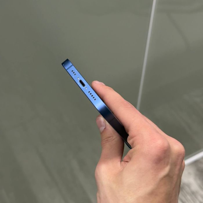 Продам айфон 13 512