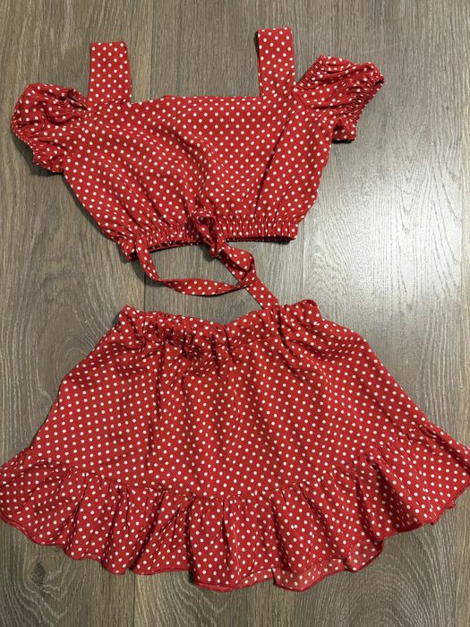 Костюм летний юбка и топ красное в горох
