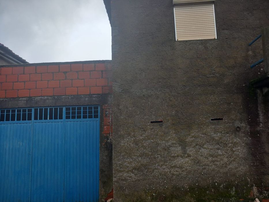 Vende-se Casa com Anexos e Quintal. APROVEITE AGORA.