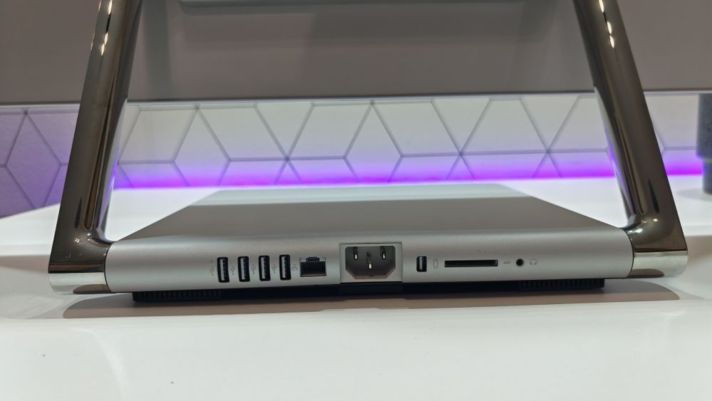 Sprzedam,Komputer PC/Microsoft Surface Studio/All in One AiO/Intel Core i5 6440HQ/8GB RAM DDR4/SSD 1TB+HDD 1TB/NVIDIA GeForce GTX 965M/Windows 11pro.