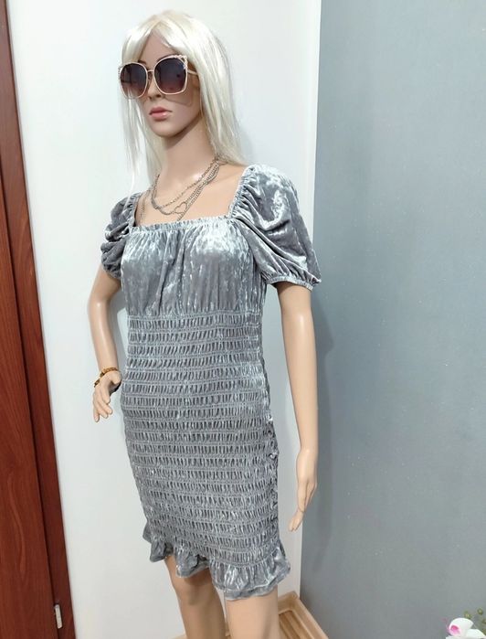 Welurowa nowa sukienka M L szara srebrna