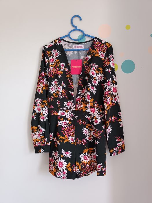 Elegancki krótki kombinezon dekolt M