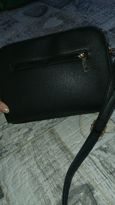 Carteira preta com dourado