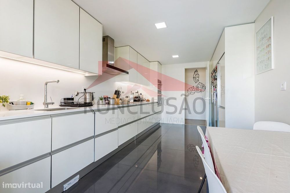 Terraços da Ponte - T3 em ótimo estado com garagem e arrecadação