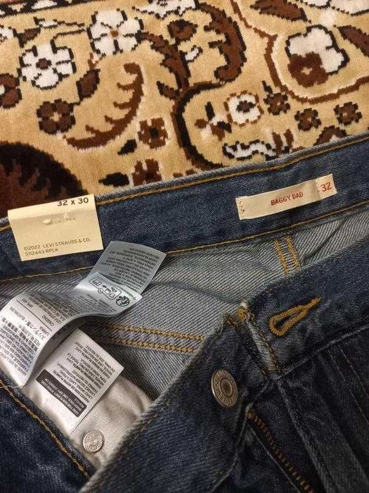 Продам новые джинсы баггиLevi's (32) оригинал