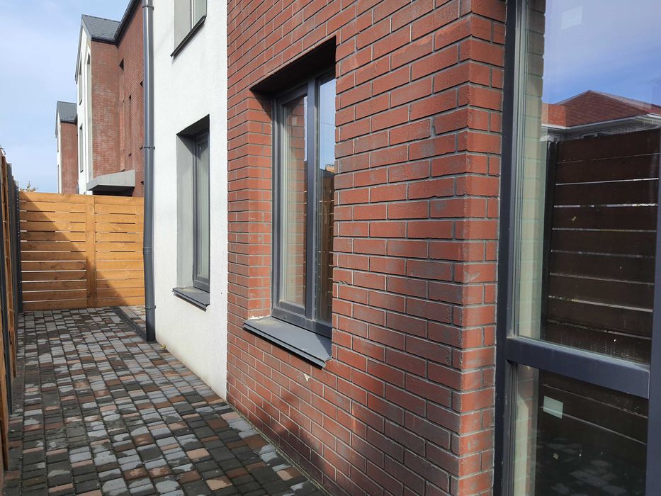 єВідновлення! Квартира з власним подвір'ям.