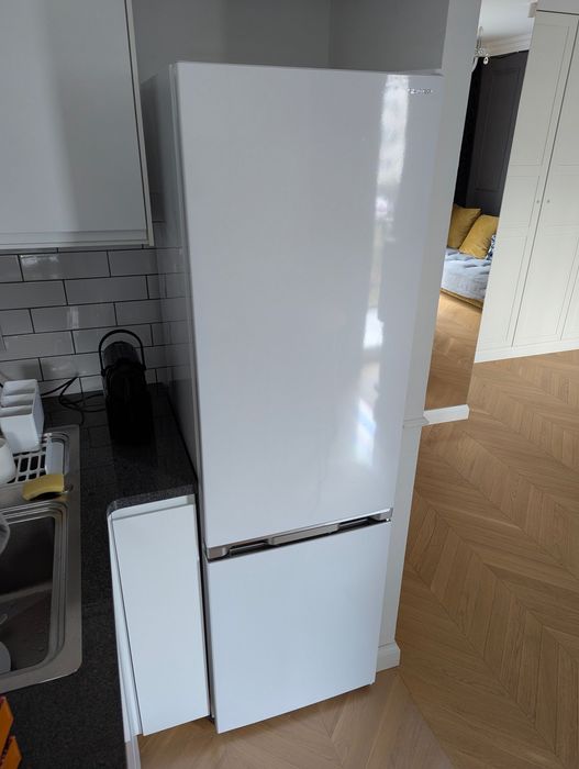 Lodówka SHARP w świetnym stanie