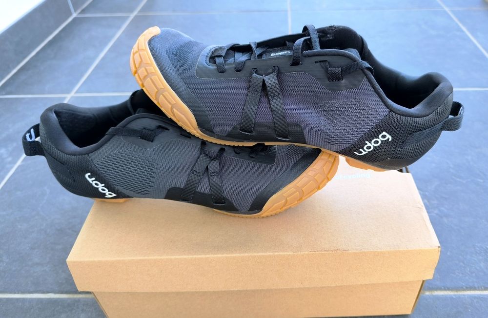 Sapatos semi-novos Udog