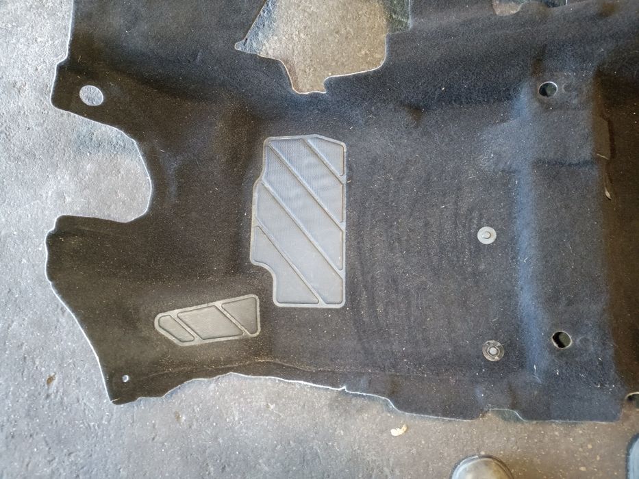 Dywan Nissan Qashqai II J11 oryginał Europa czarny