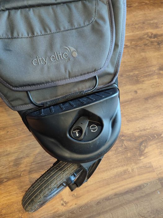 City Elite baby jogger