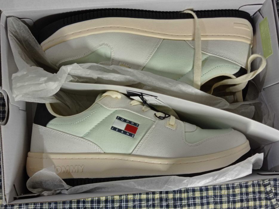 NOVO - Sapatilhas Tommy Hilfiger (44)