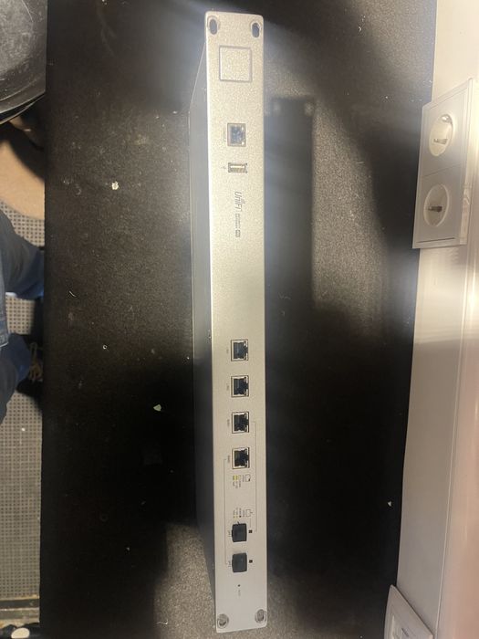 Ubiquiti Networks USG-PRO-4 gateway