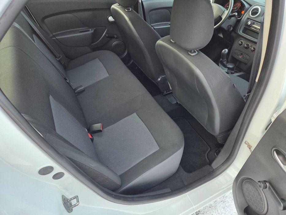 В ідеальному стані Dacia Logan 2015. Не битий, не фарбований