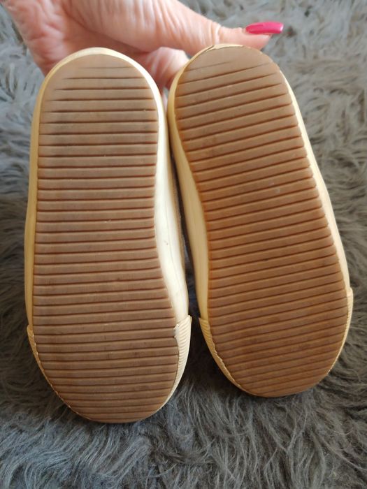 Buty dziewczęce z zajączkiem