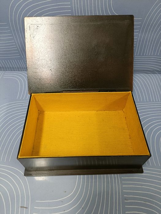 Ładna metalowa szkatułka