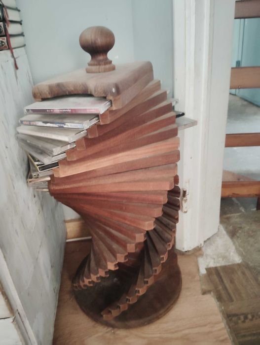 Móvel de CDs em madeira maciça