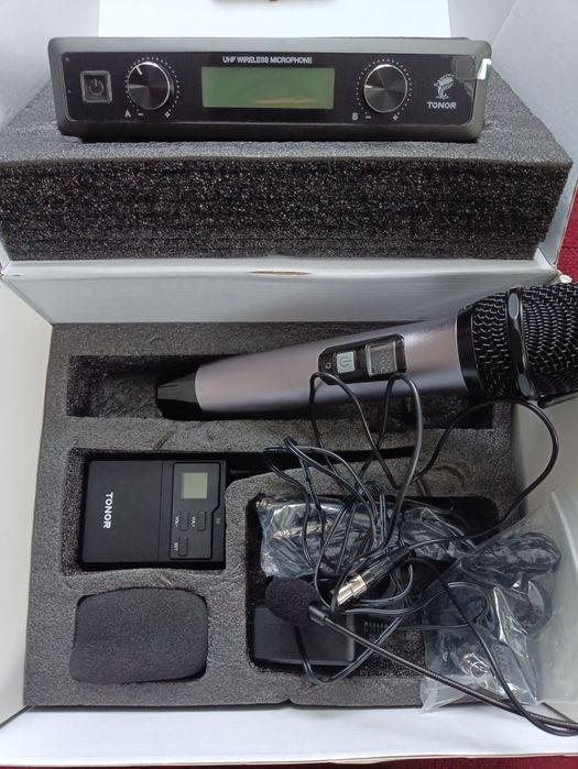 Це бездротова мікрофонна система Tonor UHF.