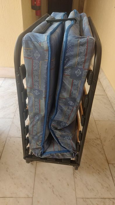 Divã de solteiro novo