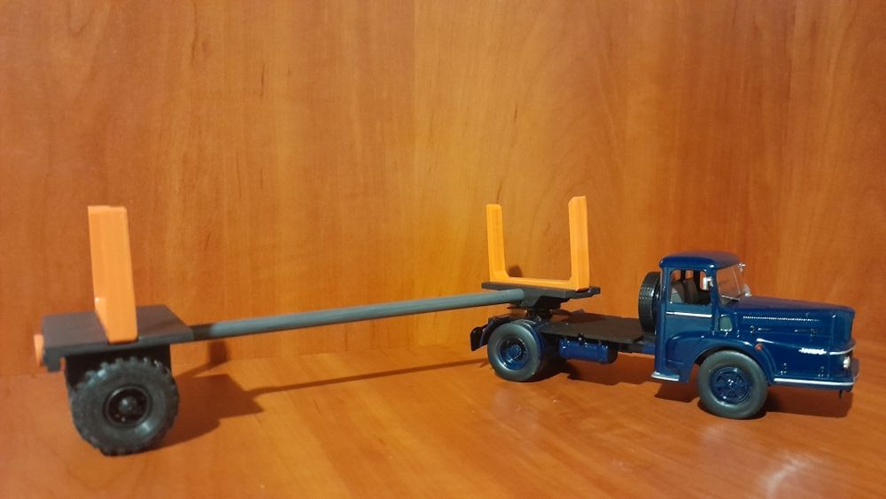 Модель полуприцеп-лесовоз-роспуск в маштабе 1/43