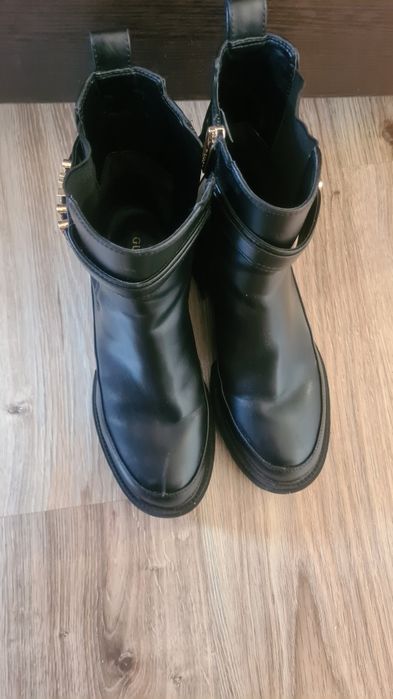 GUESS. Ботінки, розмір 39 (повний)