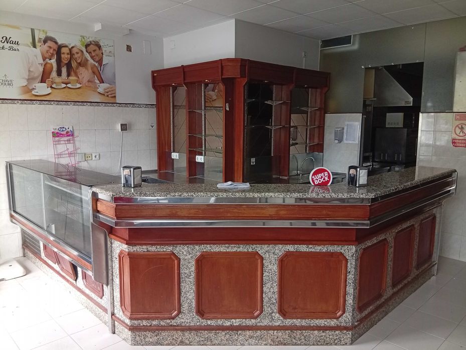 Snack bar totalmente equipado e bem localizado. Rio de Mouro • OLX.pt