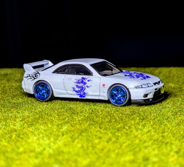 Hot Wheels Nissan Skyline GT-R R33 + Custom Blue Dragon v2