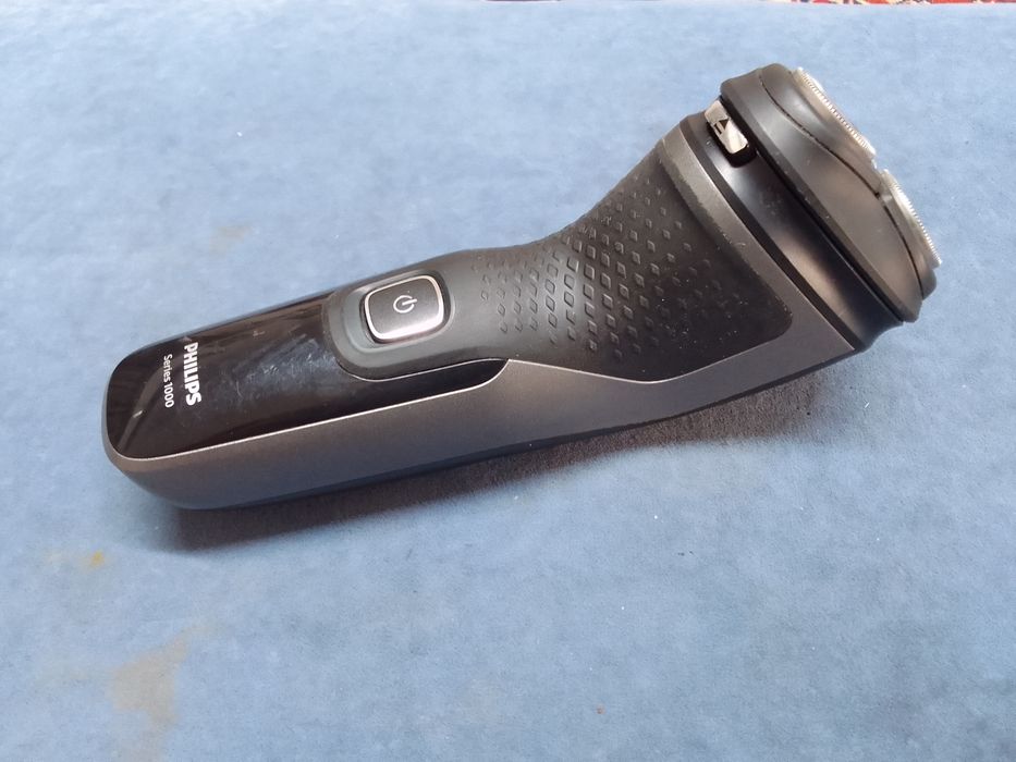Электро бритва Philips series 1000
