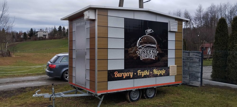 przyczepa gastronomiczna wyposażona