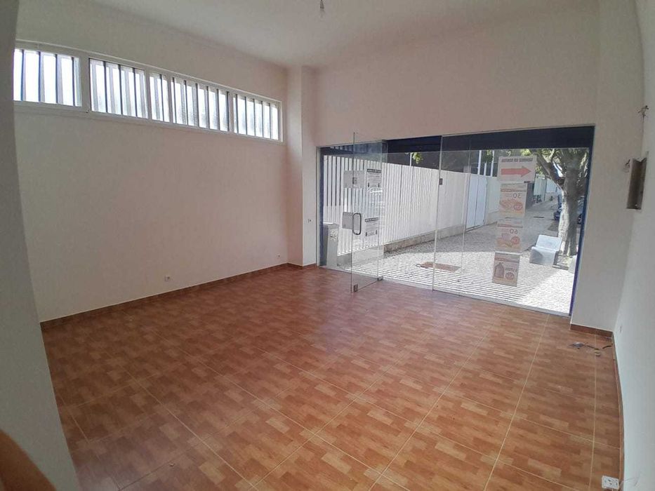 Loja / Escritório em Open Space – Benfica