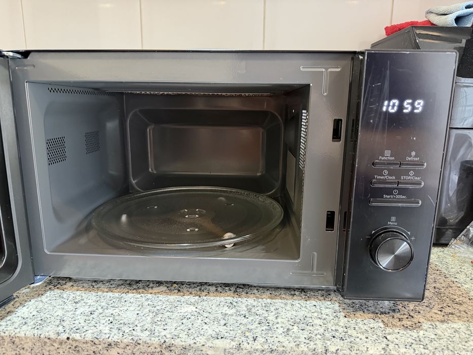 Micro-ondas BECKEN 29 Litros – Excelente estado