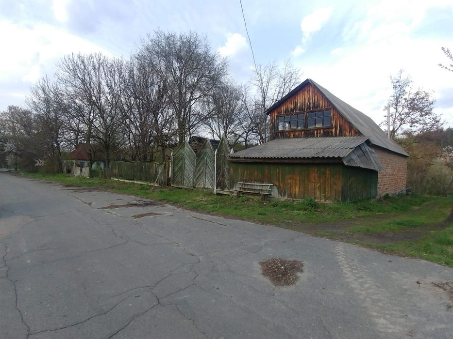 Будинок в центрі села